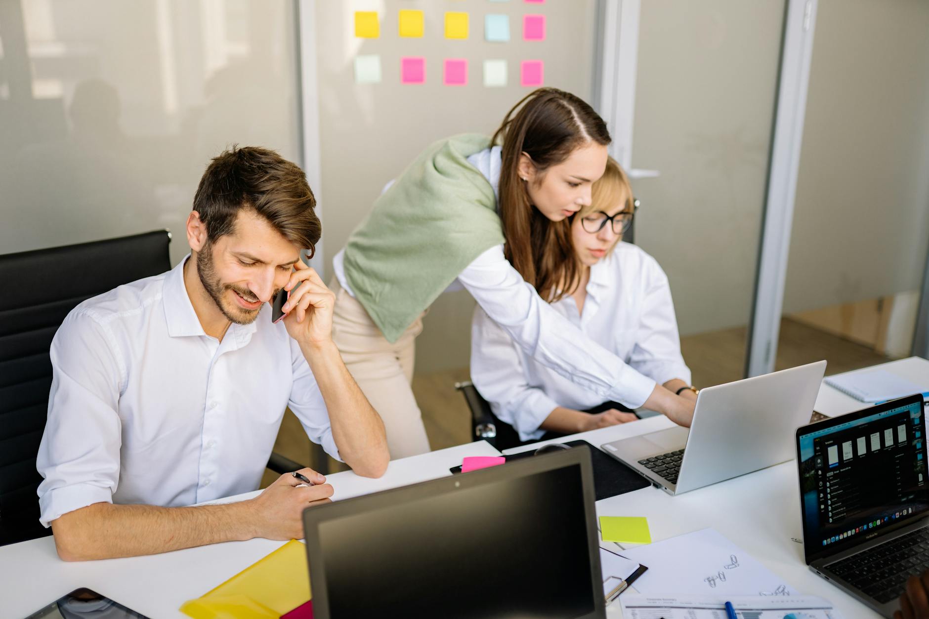 Why API-Connected AI Outshines Standard Chatbots - Why API-Connected AI Is More Powerful Than a Standard Chatbot