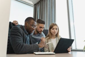 Automating Lead Management with AI: From Visit to Sale - How AI Can Automate Lead Management From Website Visit to Sales Handoff